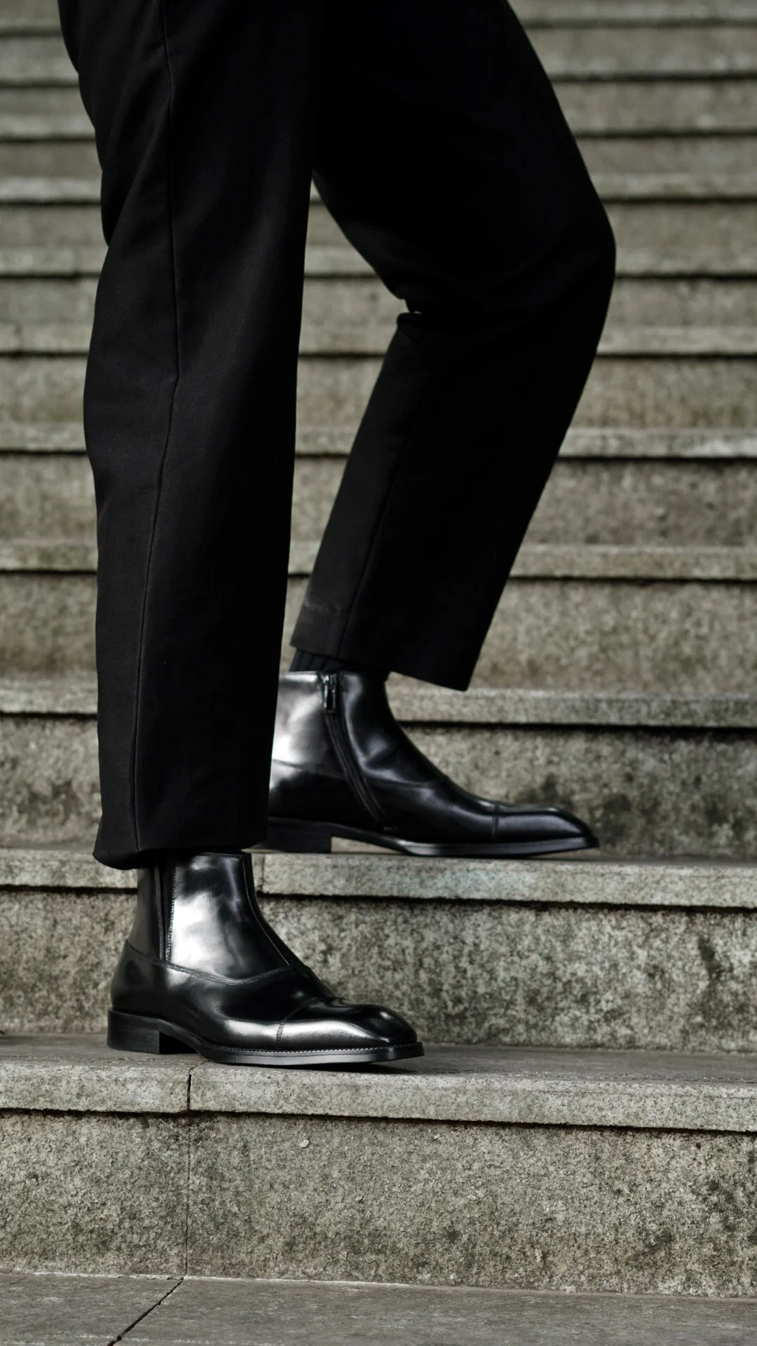 HANDMADE BLACK LEATHER BOOTS WITH ZIP