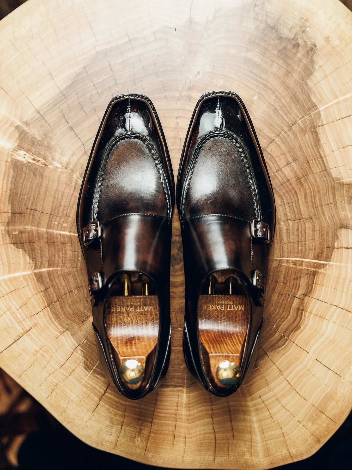 PIANO WALNUT DOUBLE MONKS | PATINA FINISH