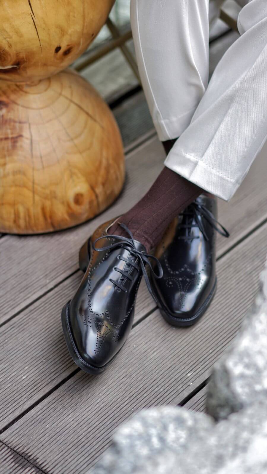 CLASSIC BLACK BROGUE OXFORD LACEUPS