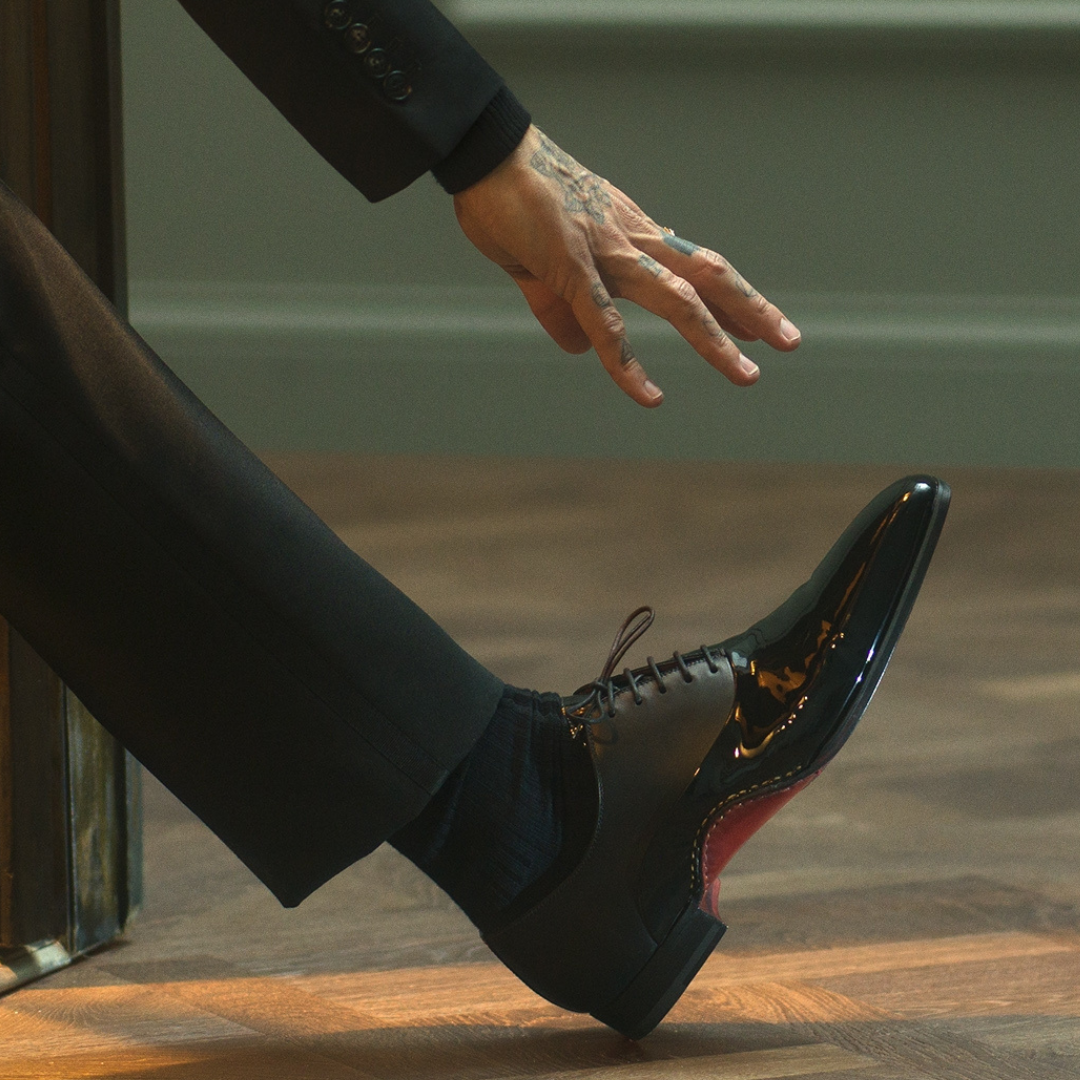 PETER | BLACK PATENT LACE UPS