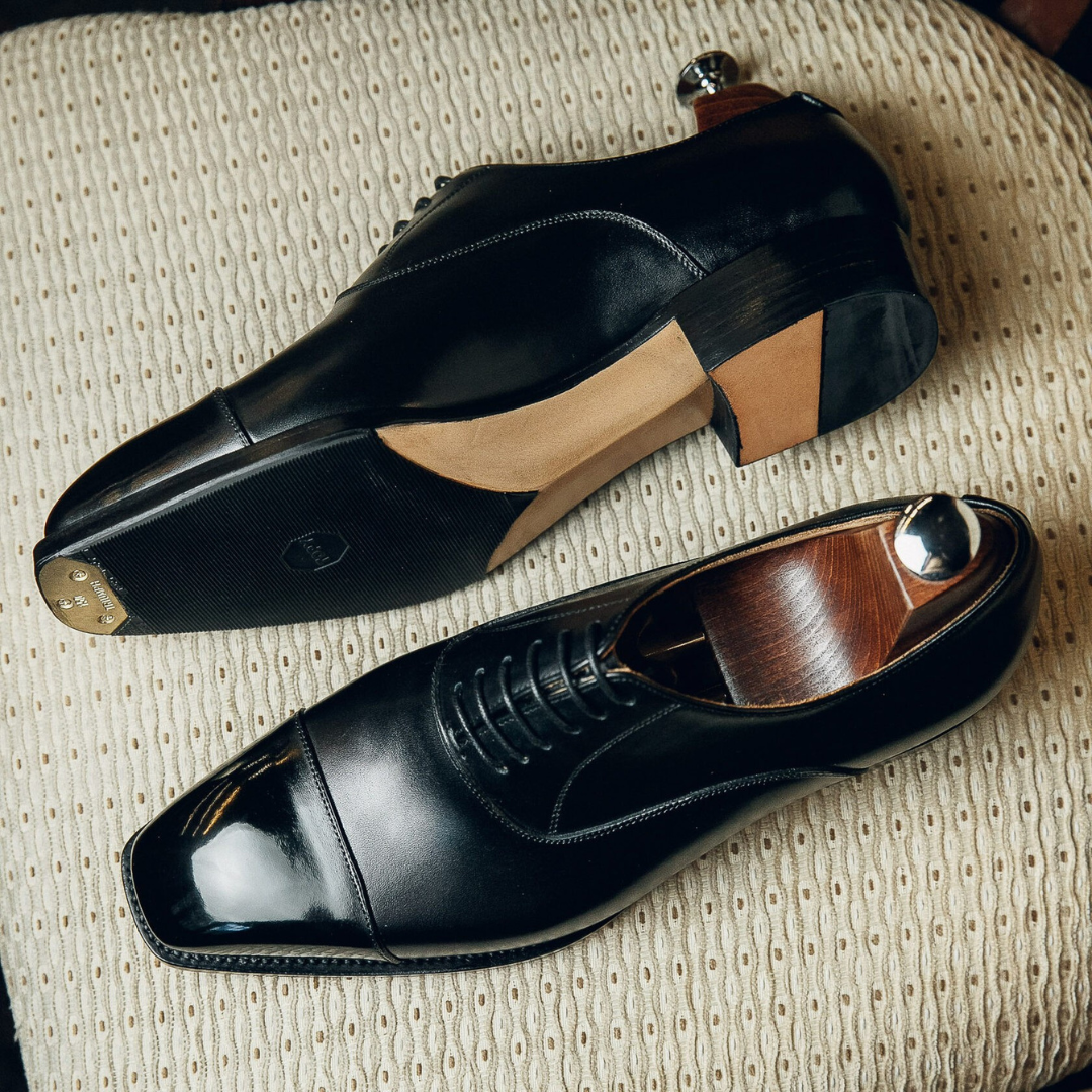 BLACK OXFORDS WITH A CUT-OFF TOE | PATINA FINISH