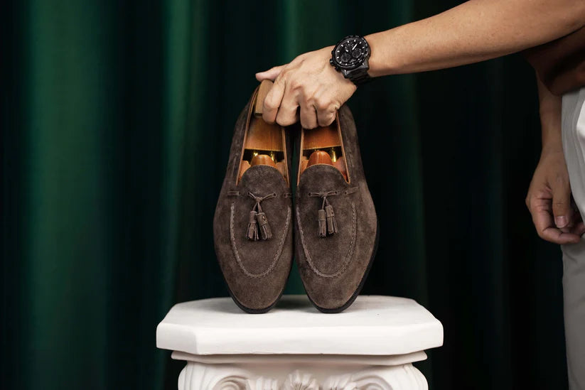 BROWN SUEDE LOAFER WITH TASSEL
