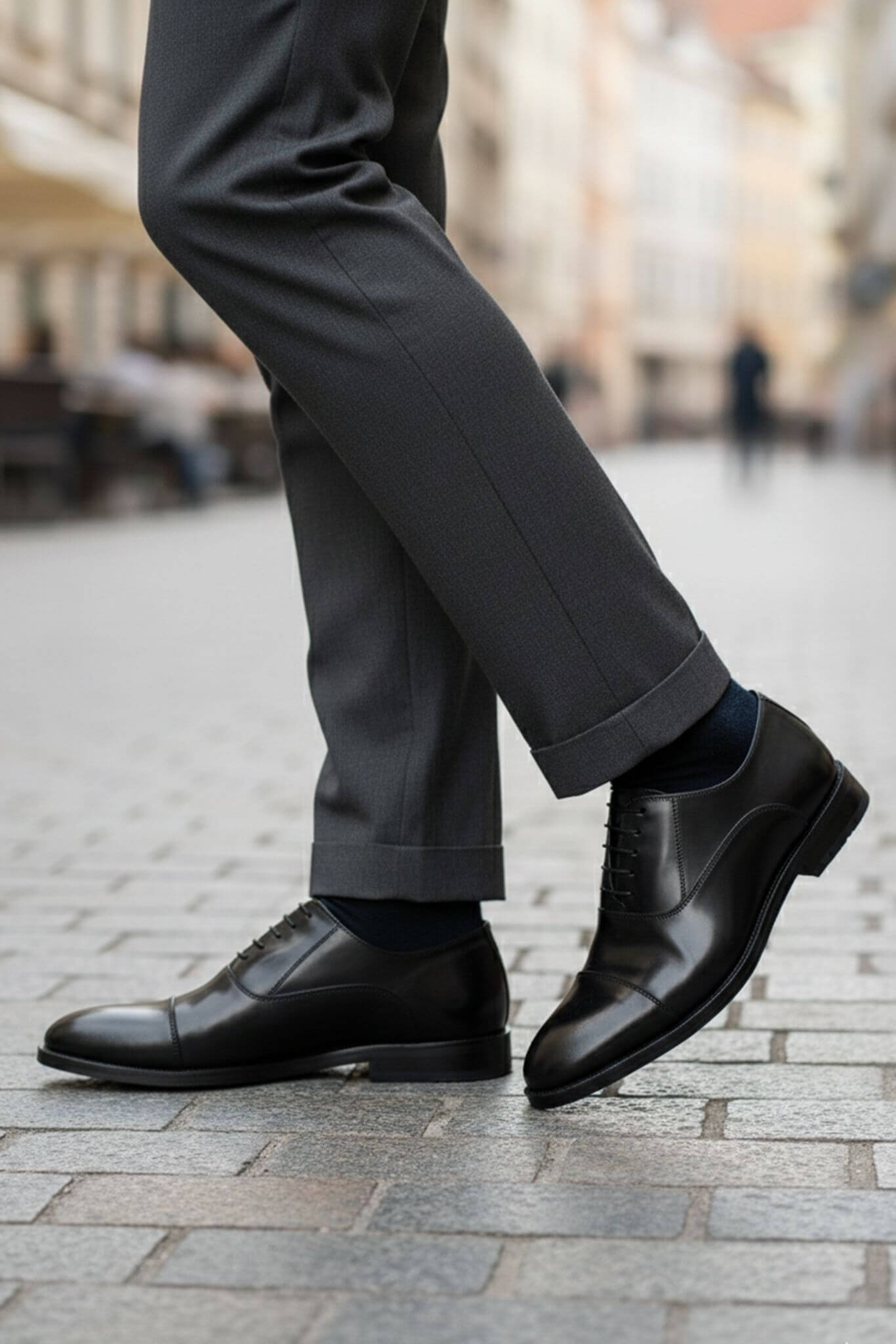 BLACK LEATHER CAP-TOE OXFORD LACEUPS