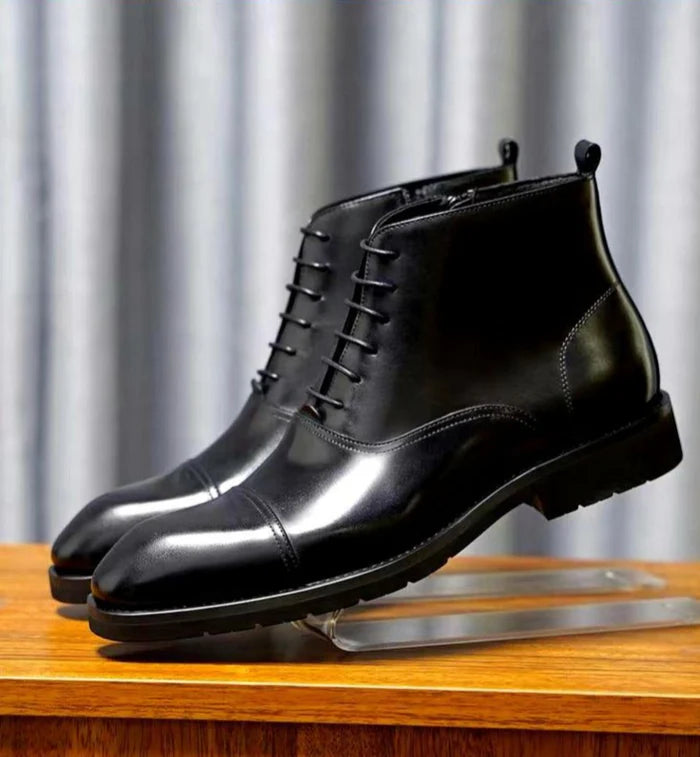 BLACK LEATHER BOOTS WITH RUBBER SOLE