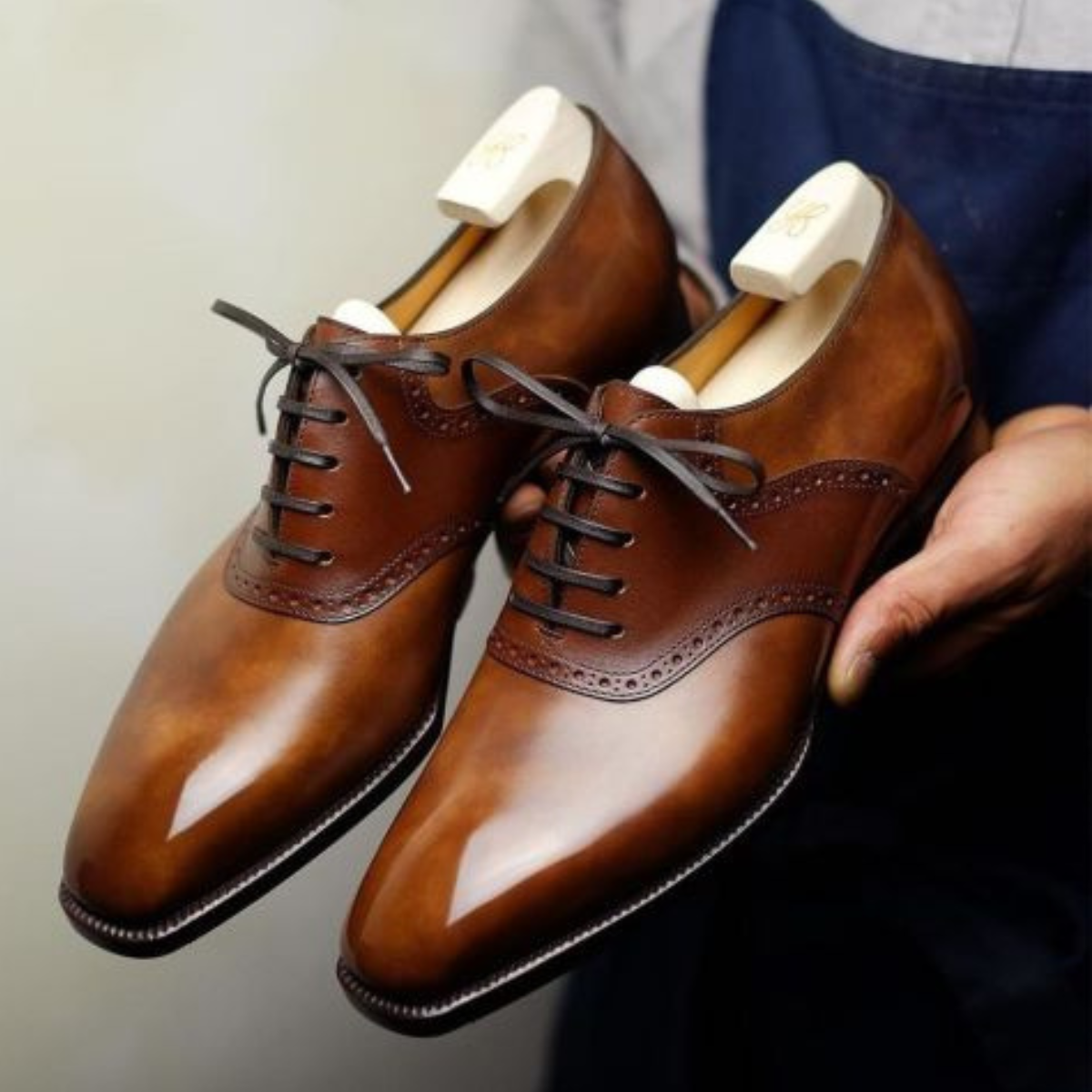 BROWN LEATHER OXFORD WITH FLAT LACES