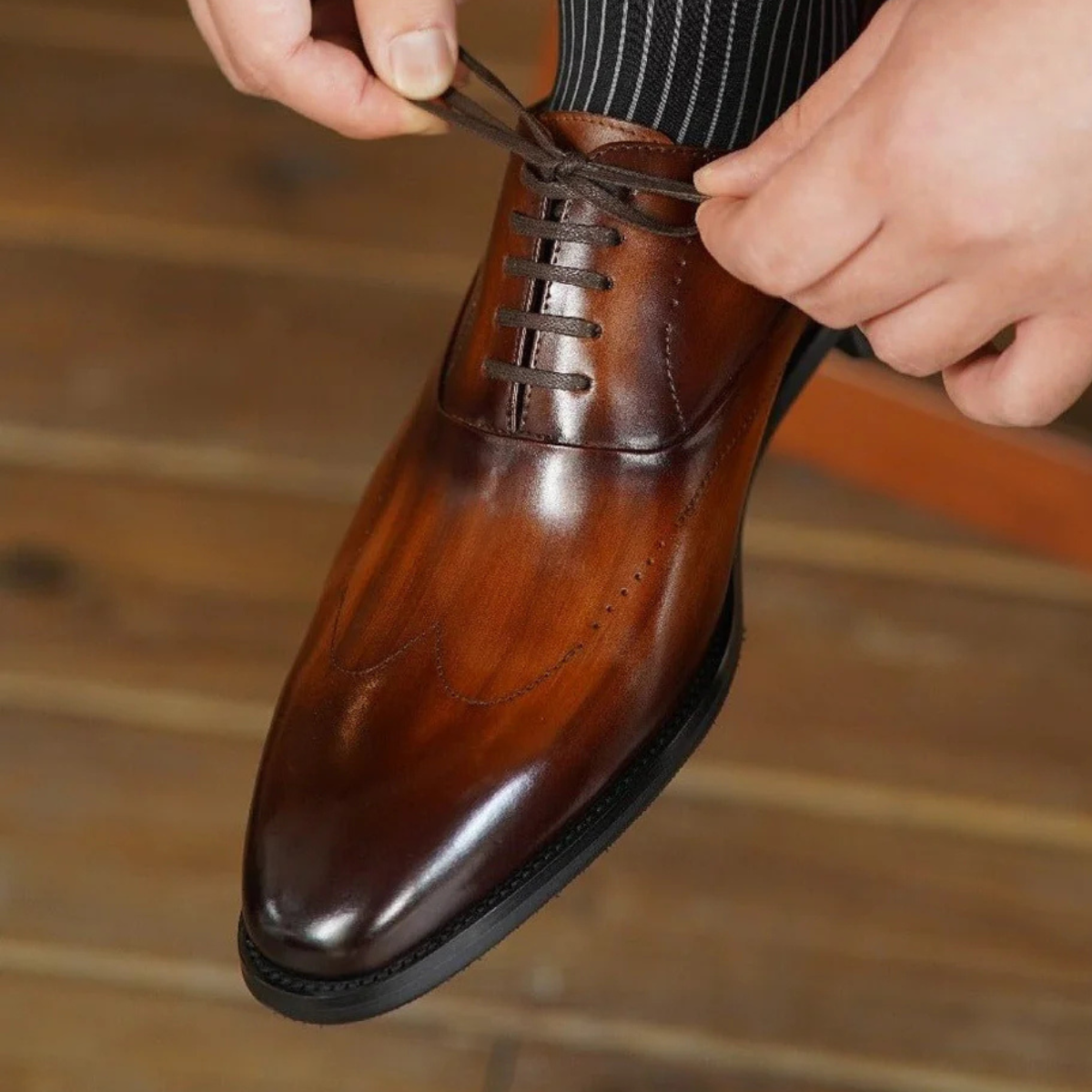 LUXURY WINGTIP OXFORD | TAN CRUST LEATHER