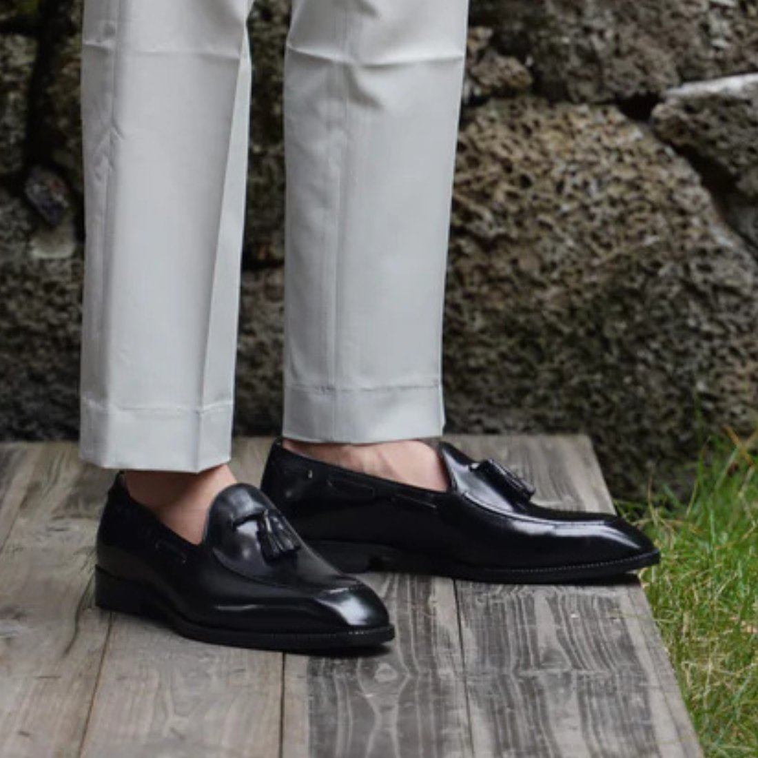 BLACK SQUARE TOE TASSEL LOAFER