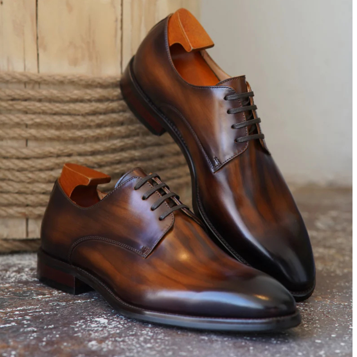BROWN HAND-PAINTED DERBY