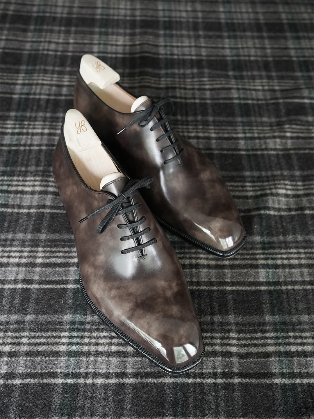 COFFEE WHOLECUT OXFORDS WITH FLAT LACES