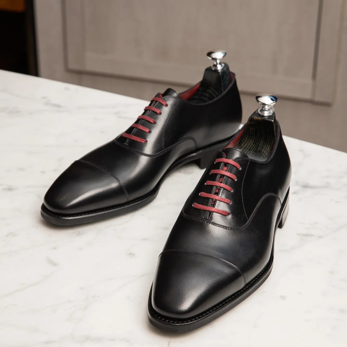 THE HENRY - BLACK OXFORD WITH RED LINING