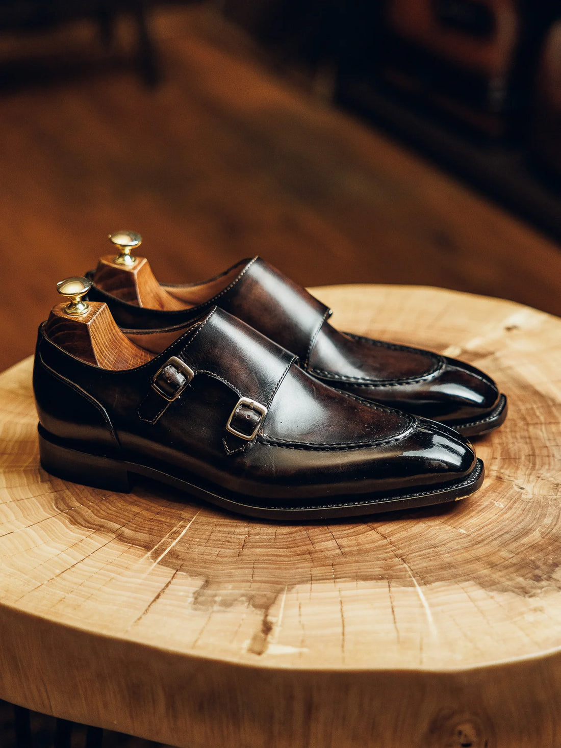 PIANO WALNUT DOUBLE MONKS | PATINA FINISH