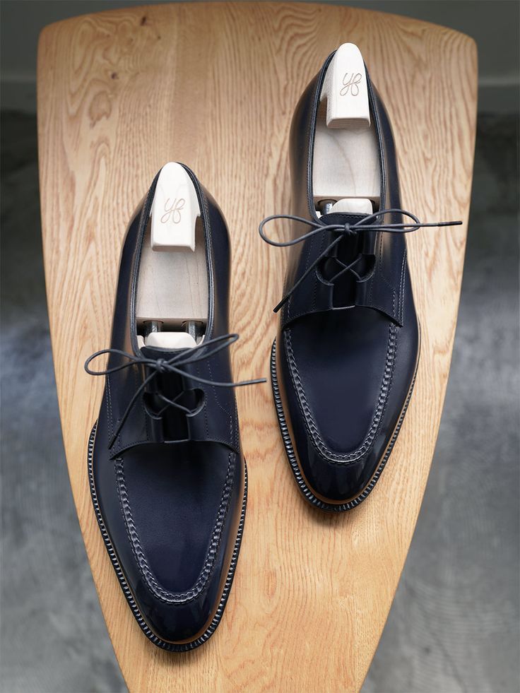 NAVY BLUE DERBY WITH UNIQUE LACES