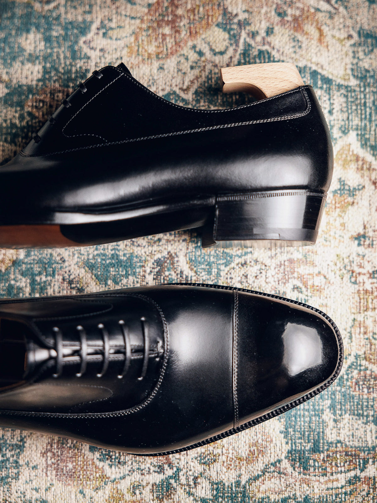 ED105 | BLACK METAL TOE OXFORDS
