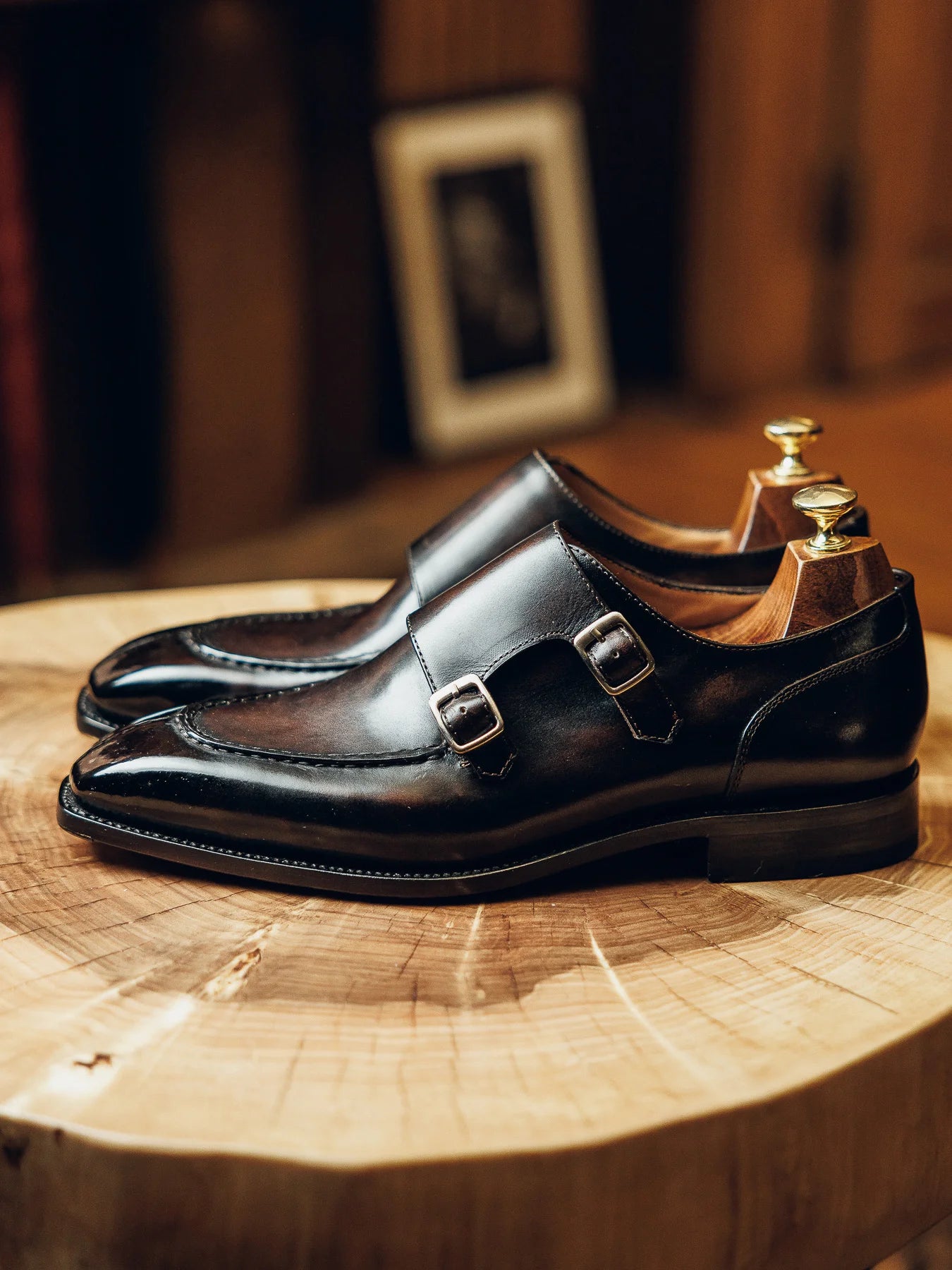 PIANO WALNUT DOUBLE MONKS | PATINA FINISH