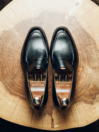 ED144 | CLASSIC BLACK LOAFERS