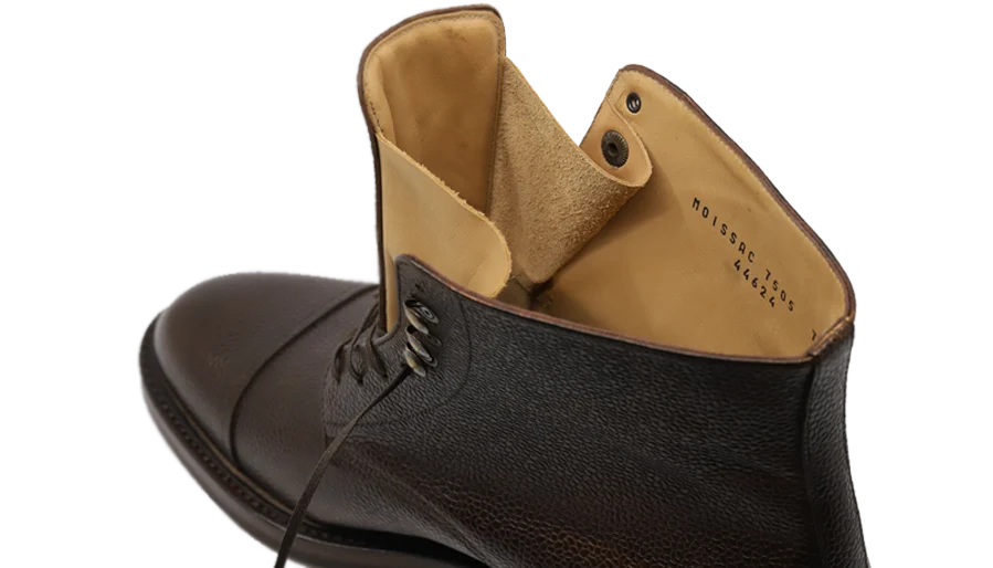 GUSSET AND FAST LACING-UP