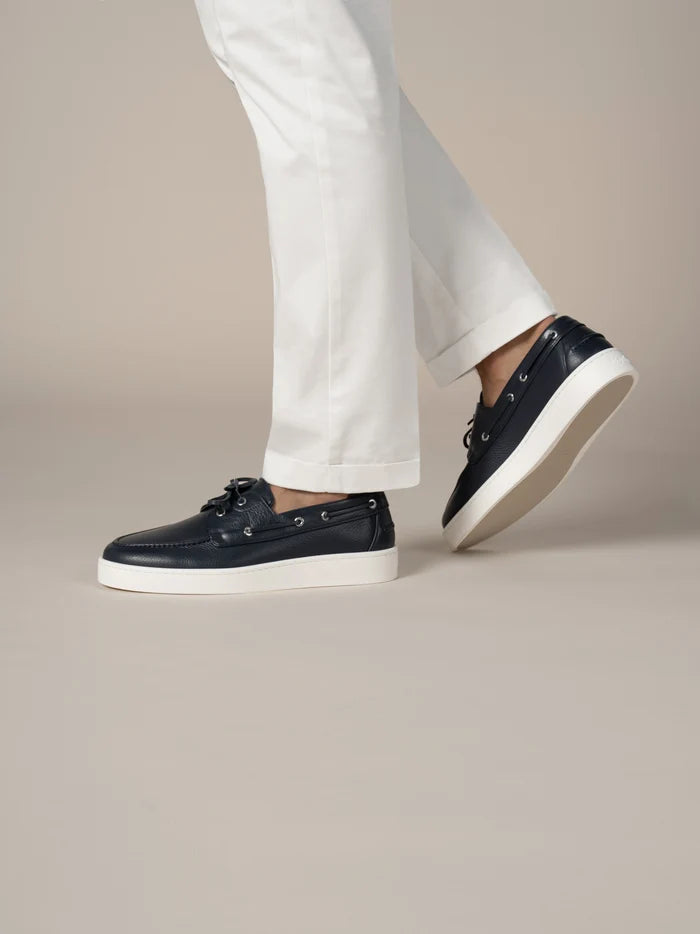 NAVY BLUE LEATHER SNEAKER