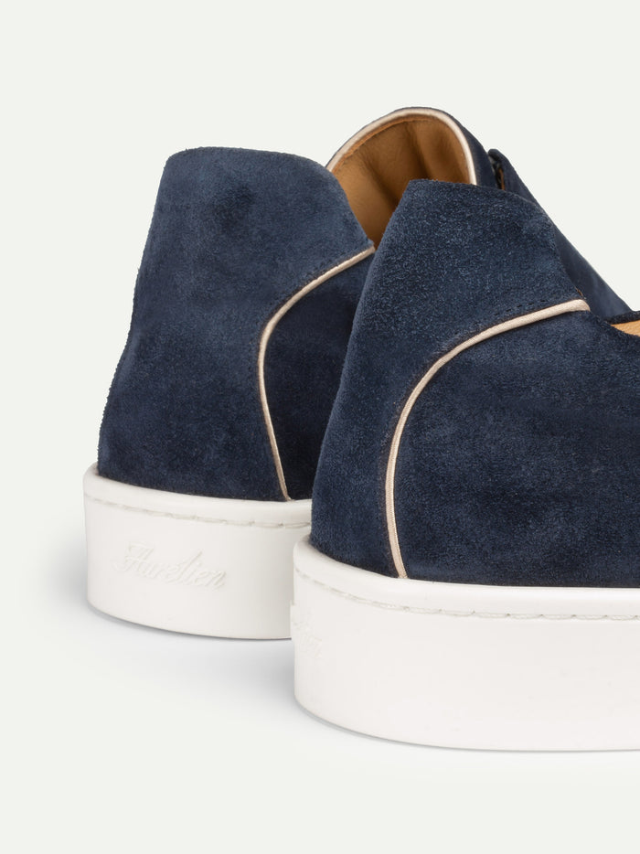 NAVY SUEDE SNEAKER
