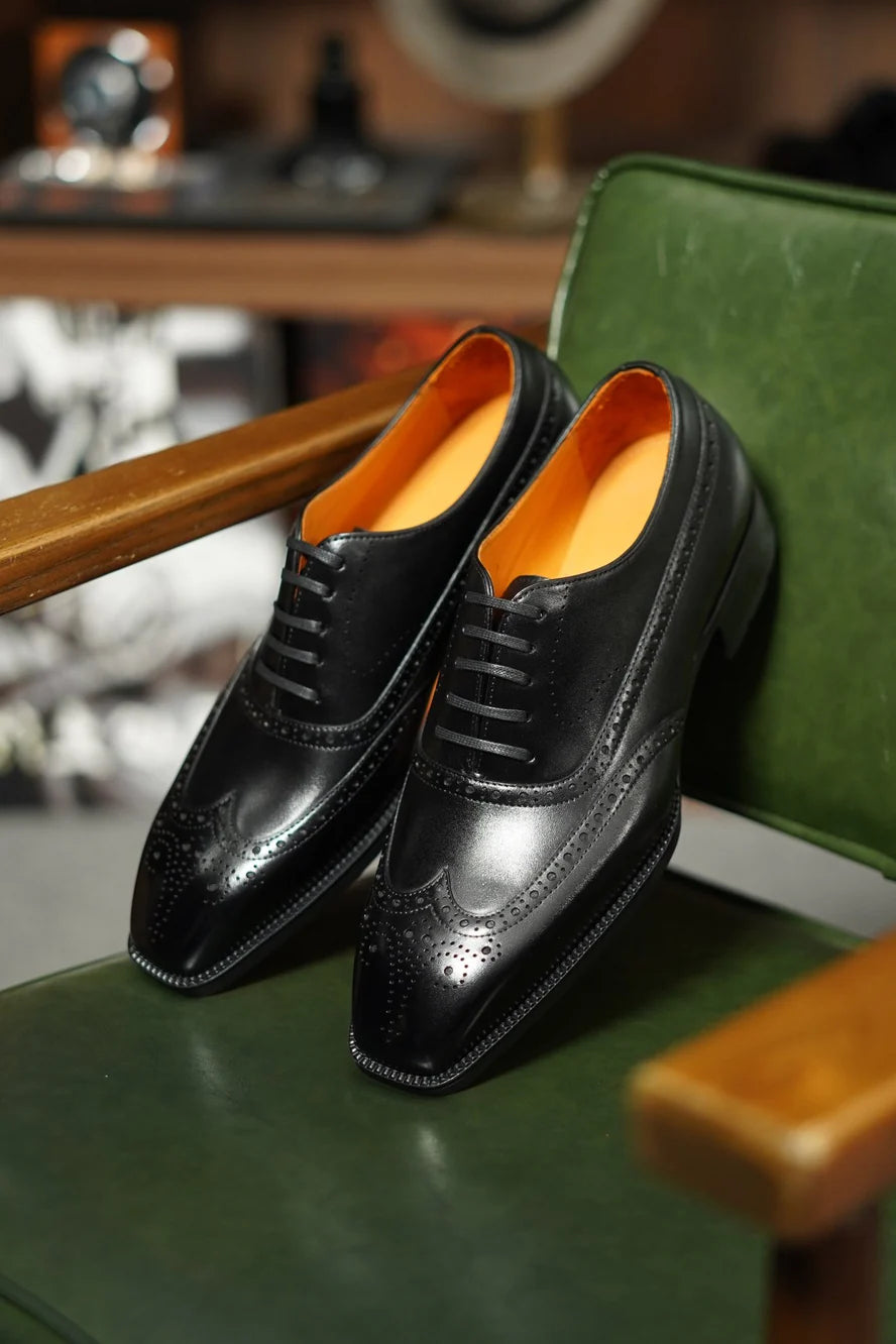 WINGTIP OXFORDS | BLACK CRUST LEATHER