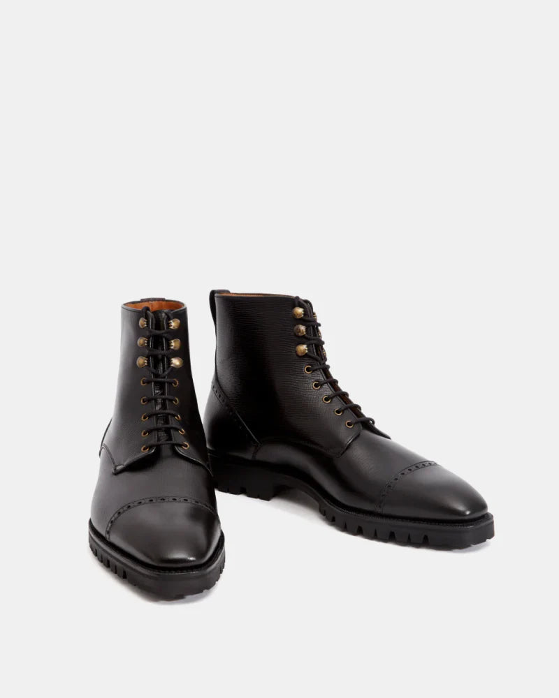 BLACK LACE UP BOOTS | CAP TOE