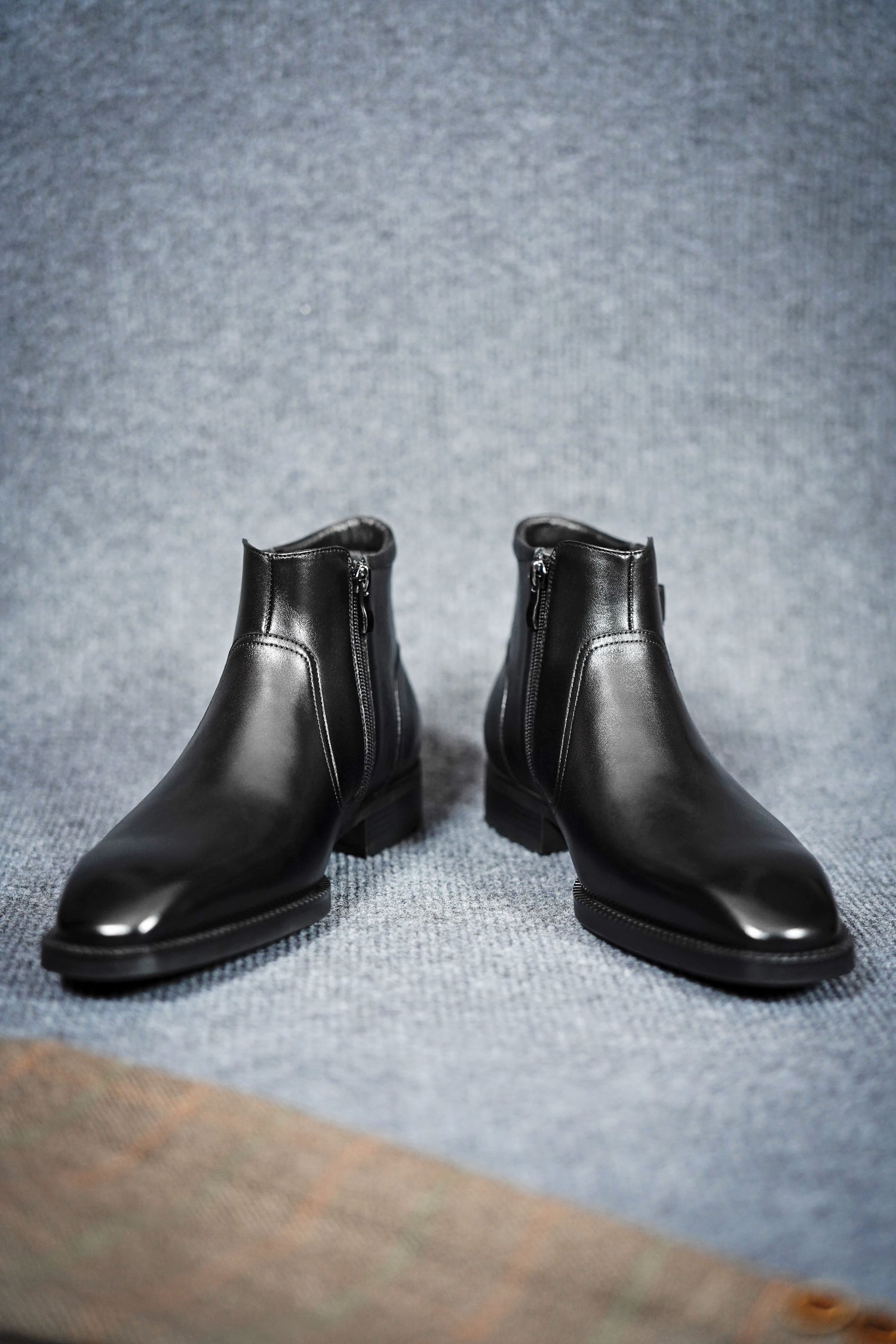 BLACK SLICE TOE ZIP BOOT