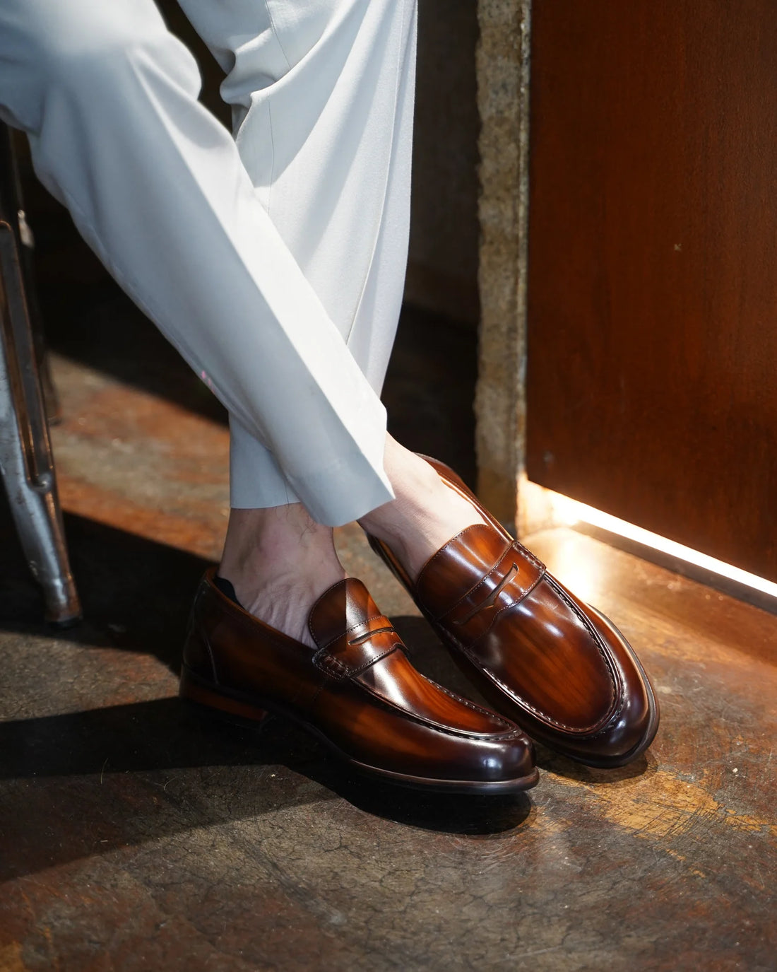 BROWN ROUND TOE LEATHER LOAFERS
