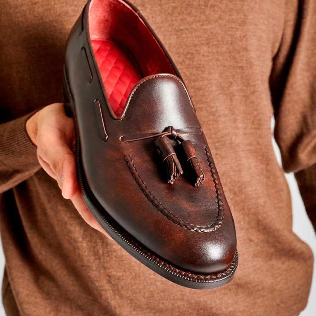 BROWN LEATHER LOAFER WITH TASSEL