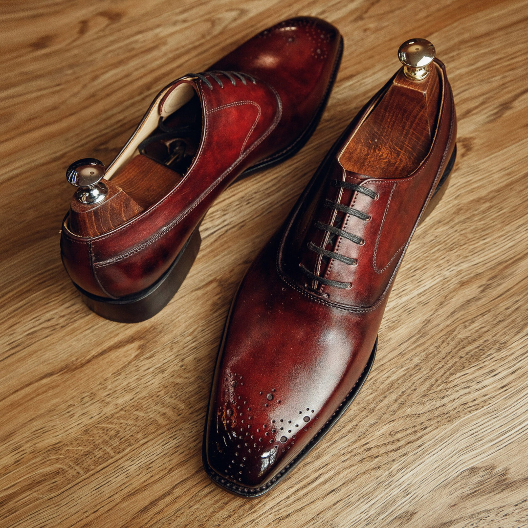 OXFORD WITH MEDALLION | PATINA FINISH