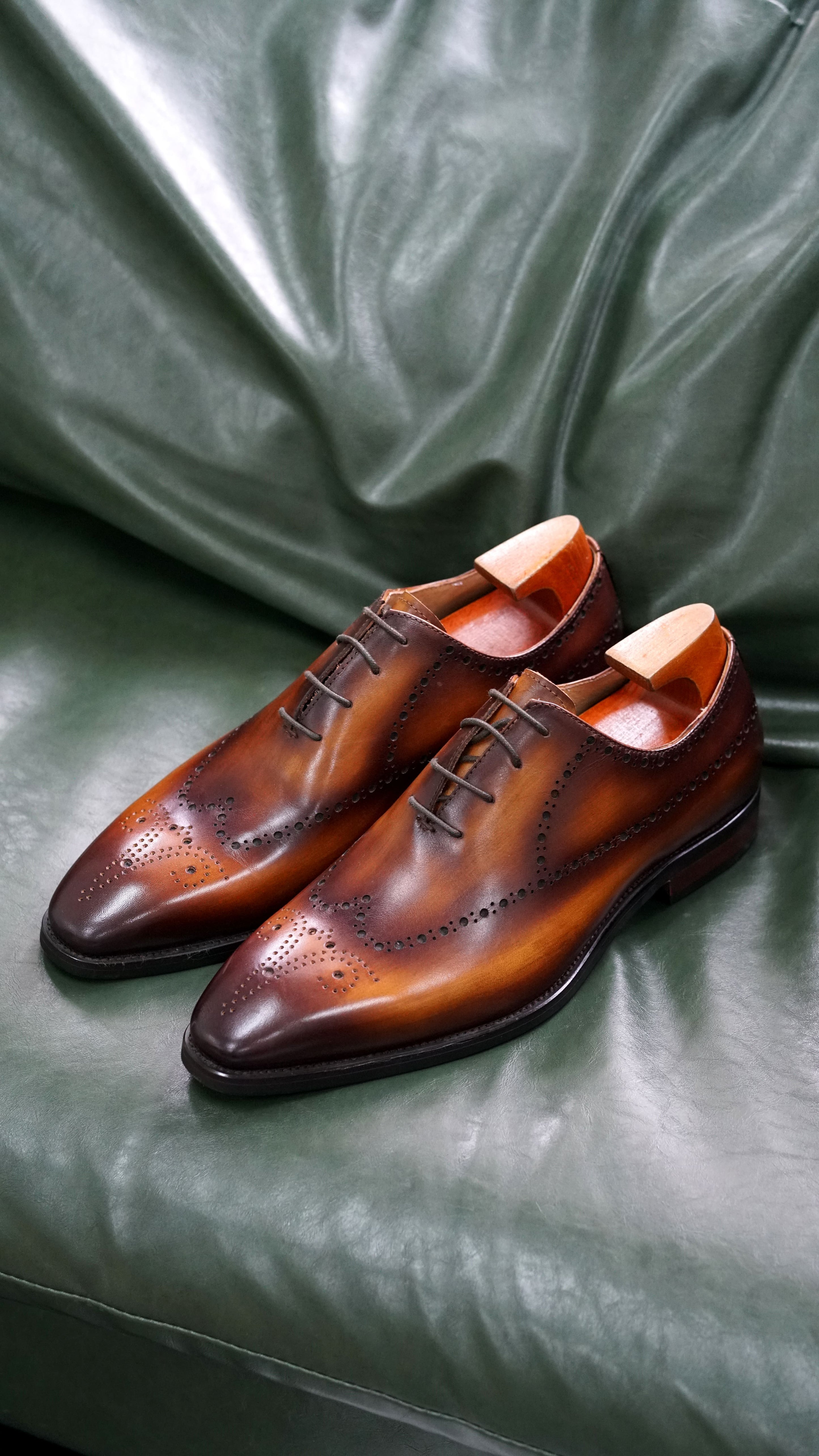ELEGANT COGNAC BROGUE OXFORD LACEUPS