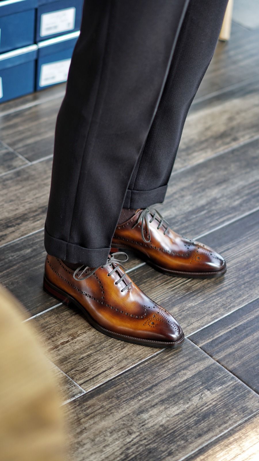 ELEGANT COGNAC BROGUE OXFORD LACEUPS