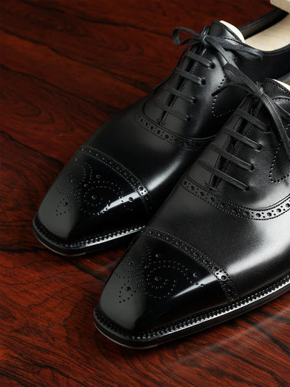 REED | BLACK BROGUE LACEUPS WITH TOE SHINE