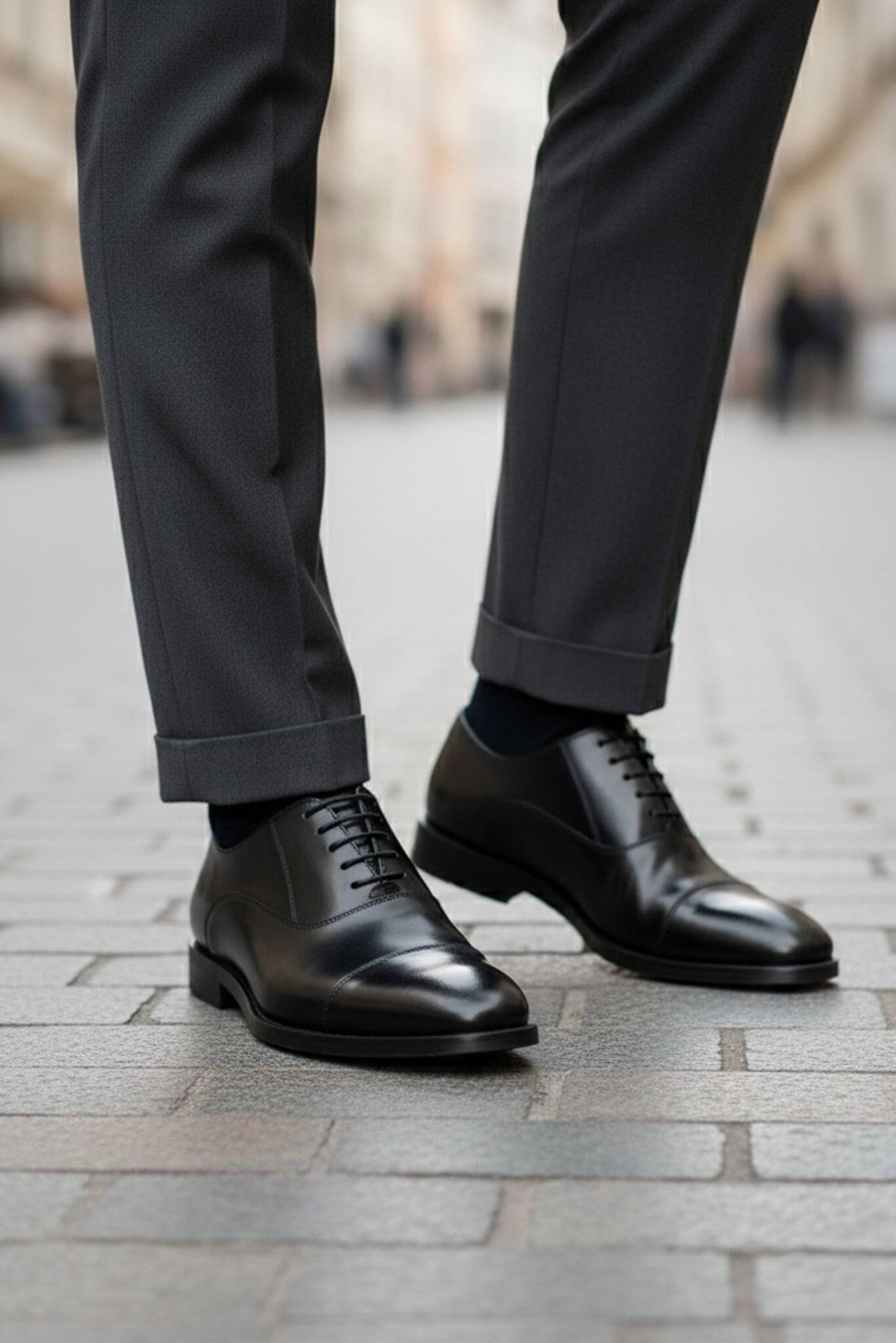 BLACK LEATHER CAP-TOE OXFORD LACEUPS