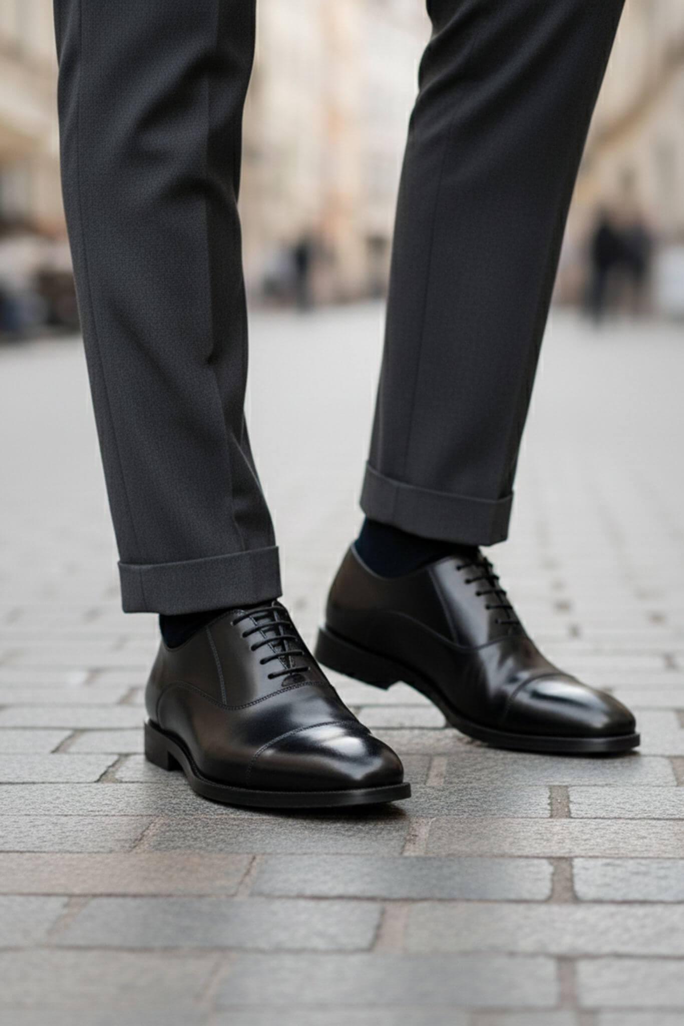 BLACK LEATHER CAP-TOE OXFORD LACEUPS