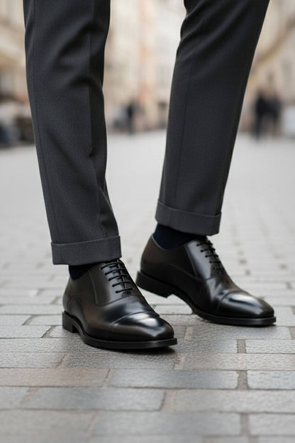 BLACK LEATHER CAP-TOE OXFORD LACEUPS