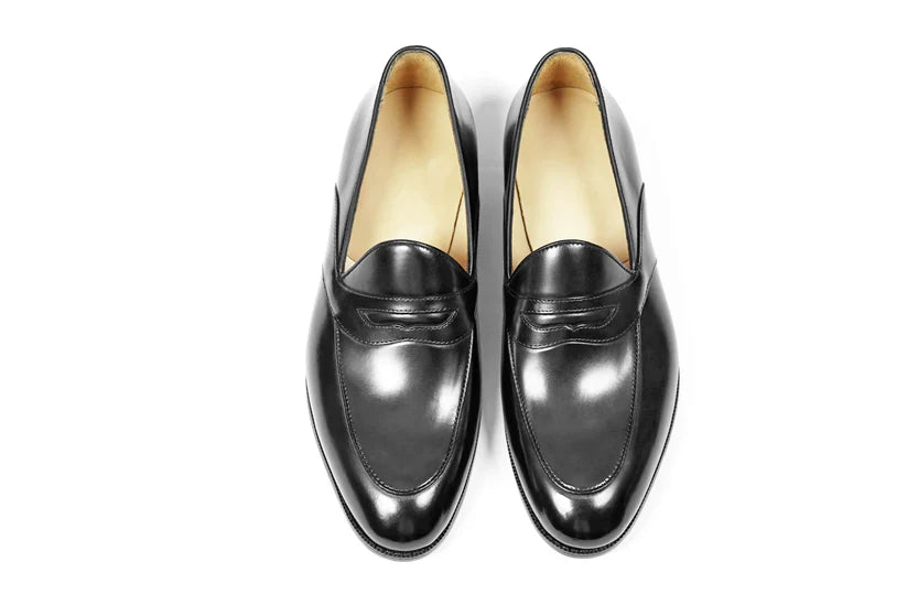 CLASSIC BLACK LOAFERS