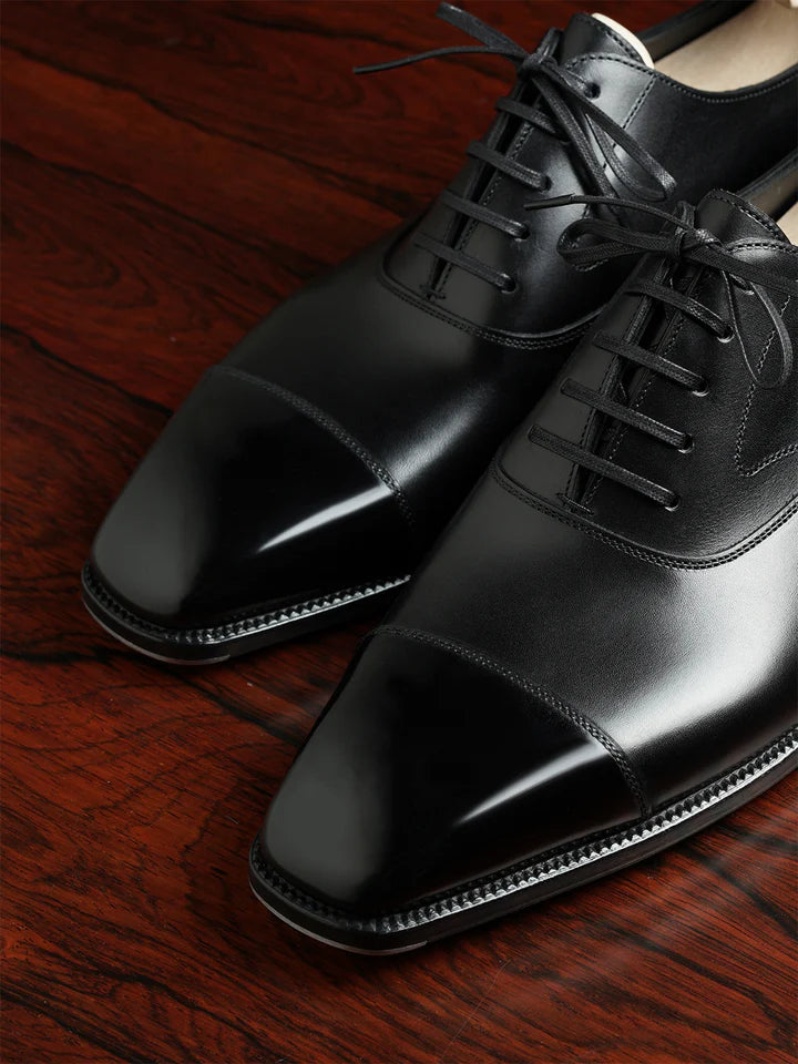 COLE | BLACK LACEUPS WITH TOE SHINE