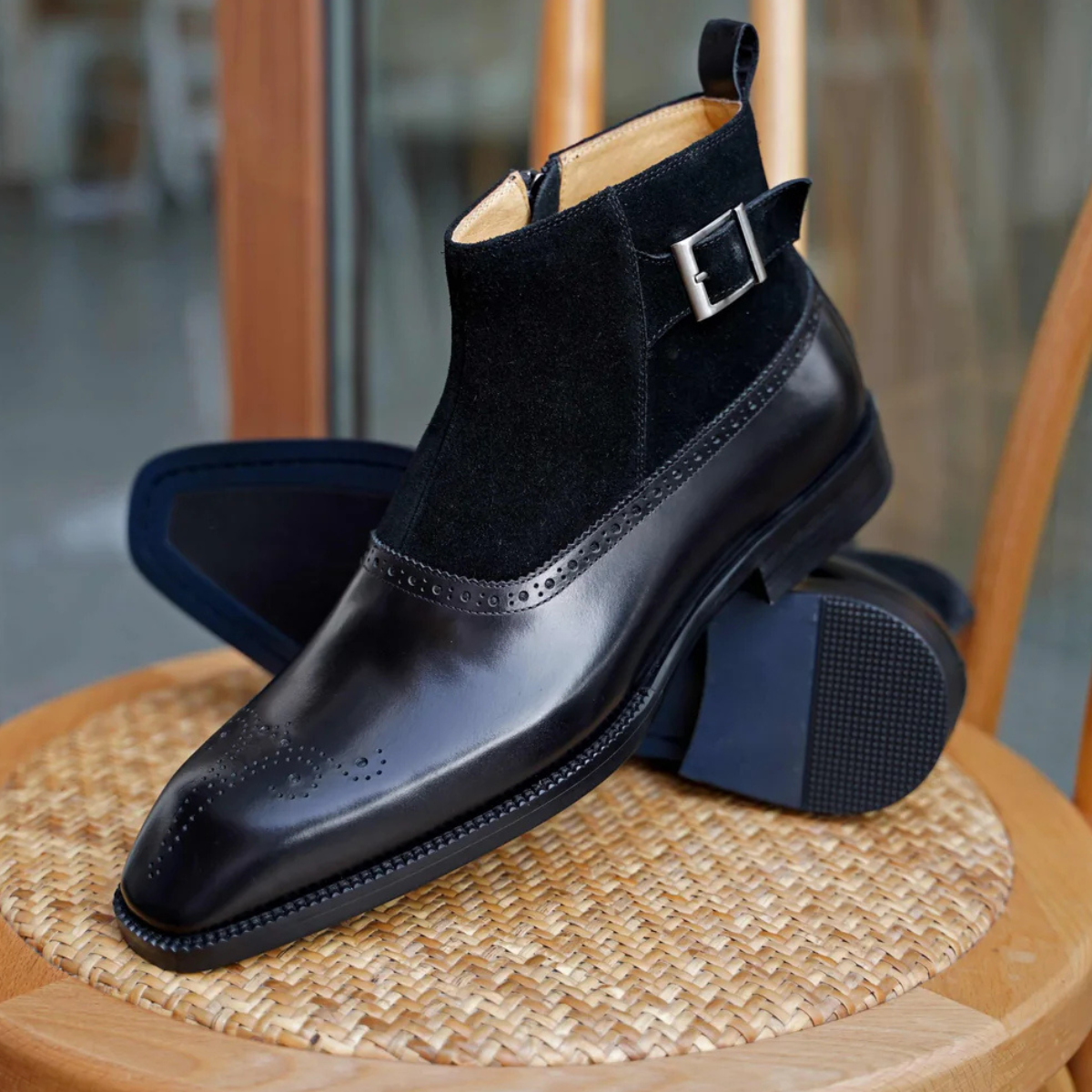 BLACK BUCKLE BOOT WITH SUEDE