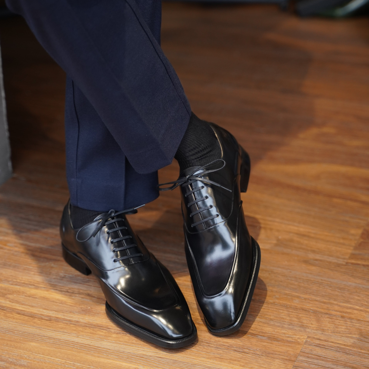 BLACK LEATHER APRON OXFORD LACEUPS