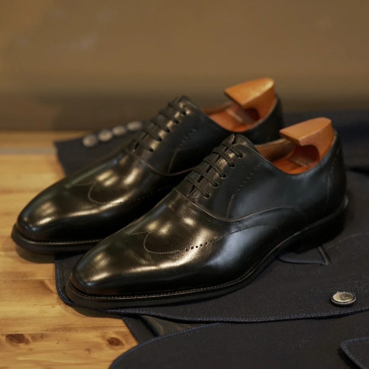 LUXURY WINGTIP OXFORD | BLACK CRUST LEATHER