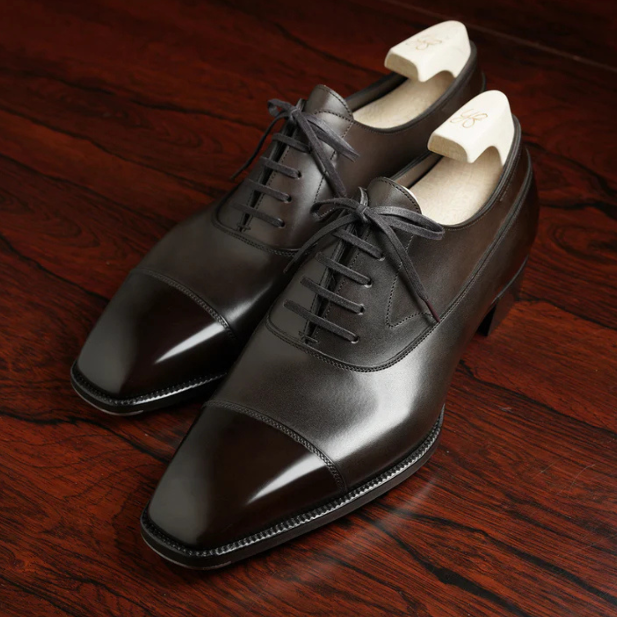 COLE | BROWN LACEUPS WITH TOE SHINE
