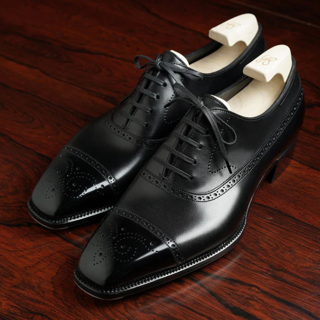 REED | BLACK BROGUE LACEUPS WITH TOE SHINE