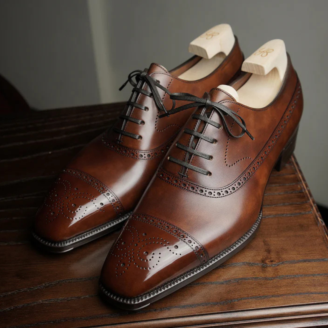 REED | TAN BROGUE LACEUPS WITH TOE SHINE
