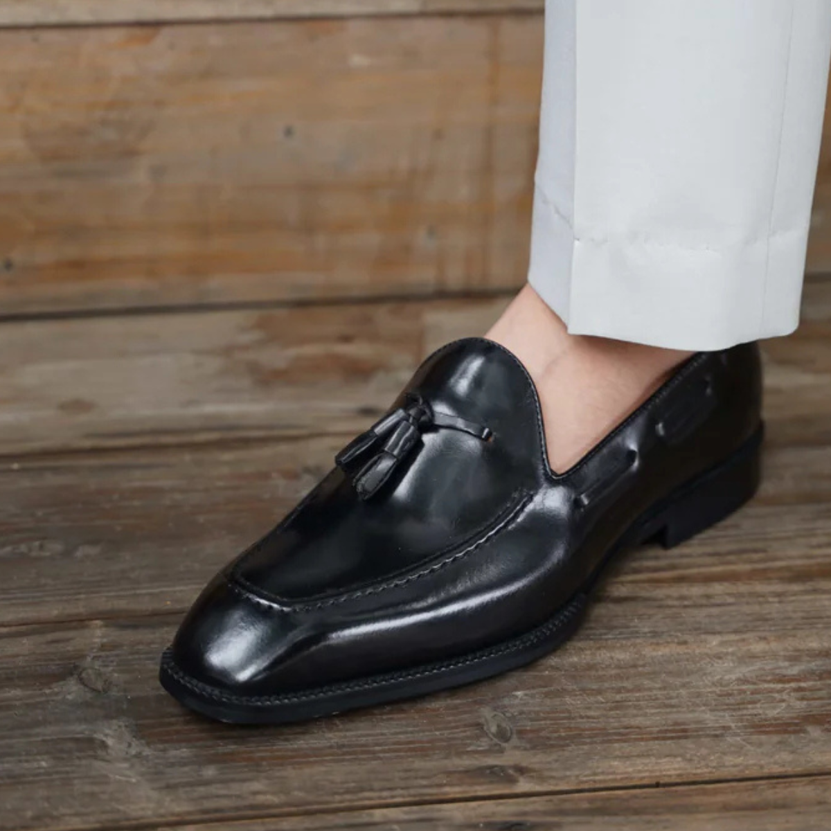 BLACK SQUARE TOE TASSEL LOAFER