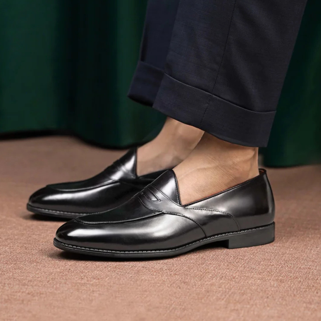 CLASSIC BLACK LOAFERS