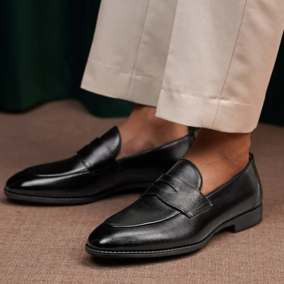 BLACK MILLED LEATHER LOAFERS