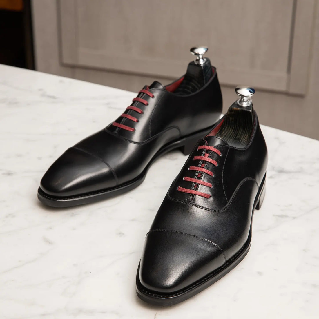 THE HENRY - BLACK OXFORD WITH RED LINING