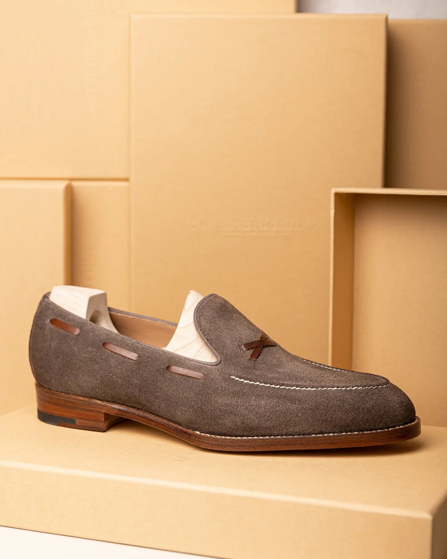 THE VICTOR - FAWN SUEDE WITH UNIQUE TASSEL