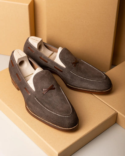 THE VICTOR - FAWN SUEDE WITH UNIQUE TASSEL