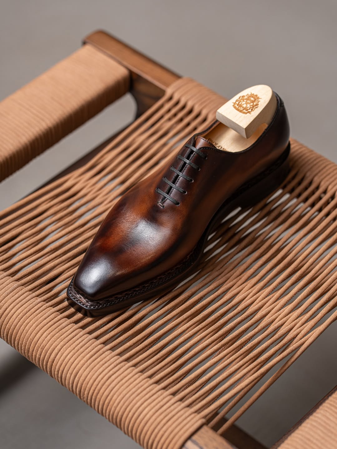 THE AUGUST - BROWN PATINA ON CRUST LEATHER