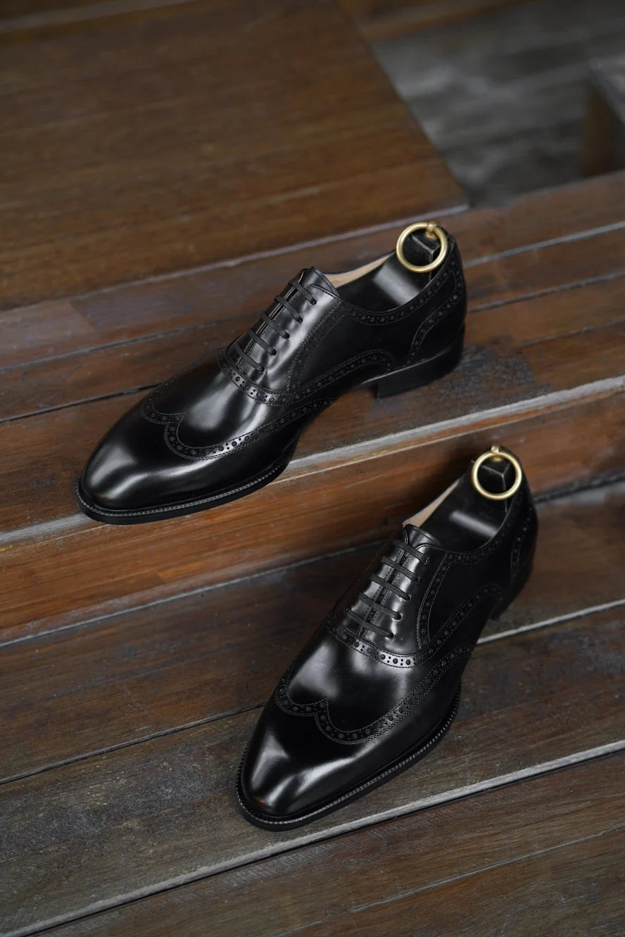 CLASSIC BROGUE LACE UPS | BLACK CRUST LEATHER